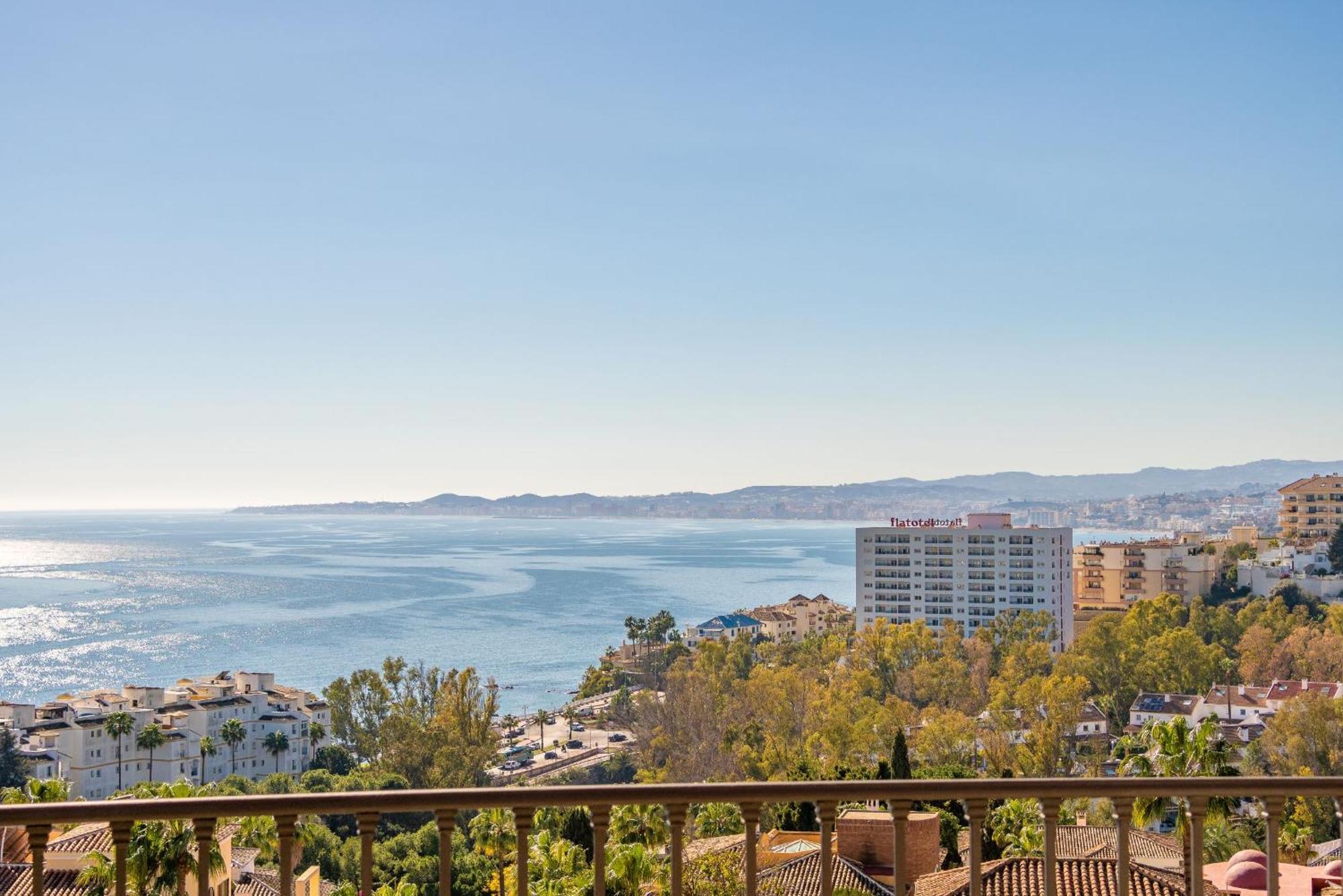 Beachside Villa With Panoramic Sea Views Benalmádena Extérieur photo